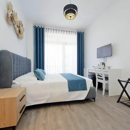 Πανσιόν Lux House 4*